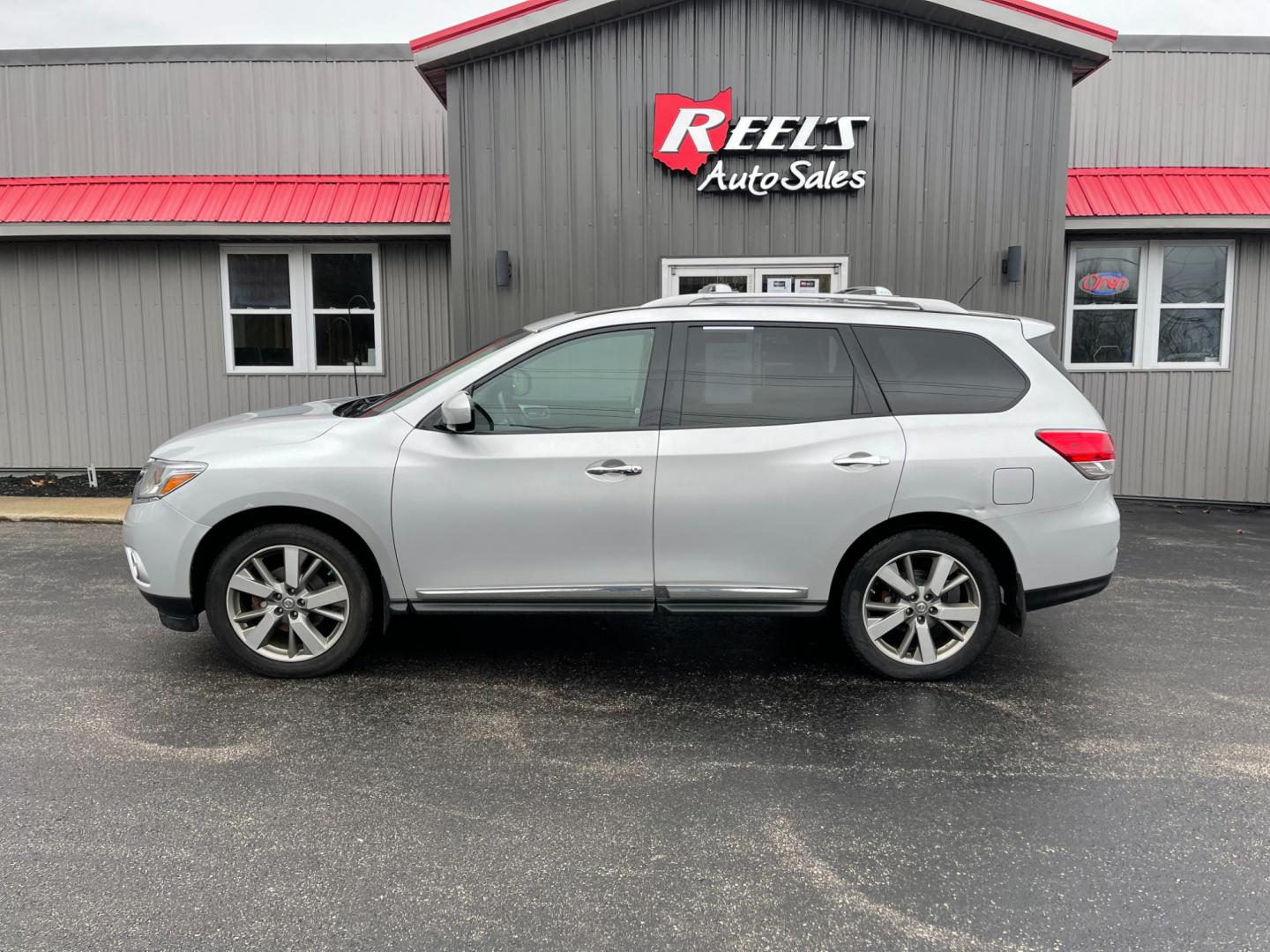 2013 Silver /Black Nissan Pathfinder Platinum 4WD (5N1AR2MM1DC) with an 3.5L V6 DOHC 24V engine, Automatic transmission, located at 547 E. Main St., Orwell, OH, 44076, (440) 437-5893, 41.535435, -80.847855 - Photo#14